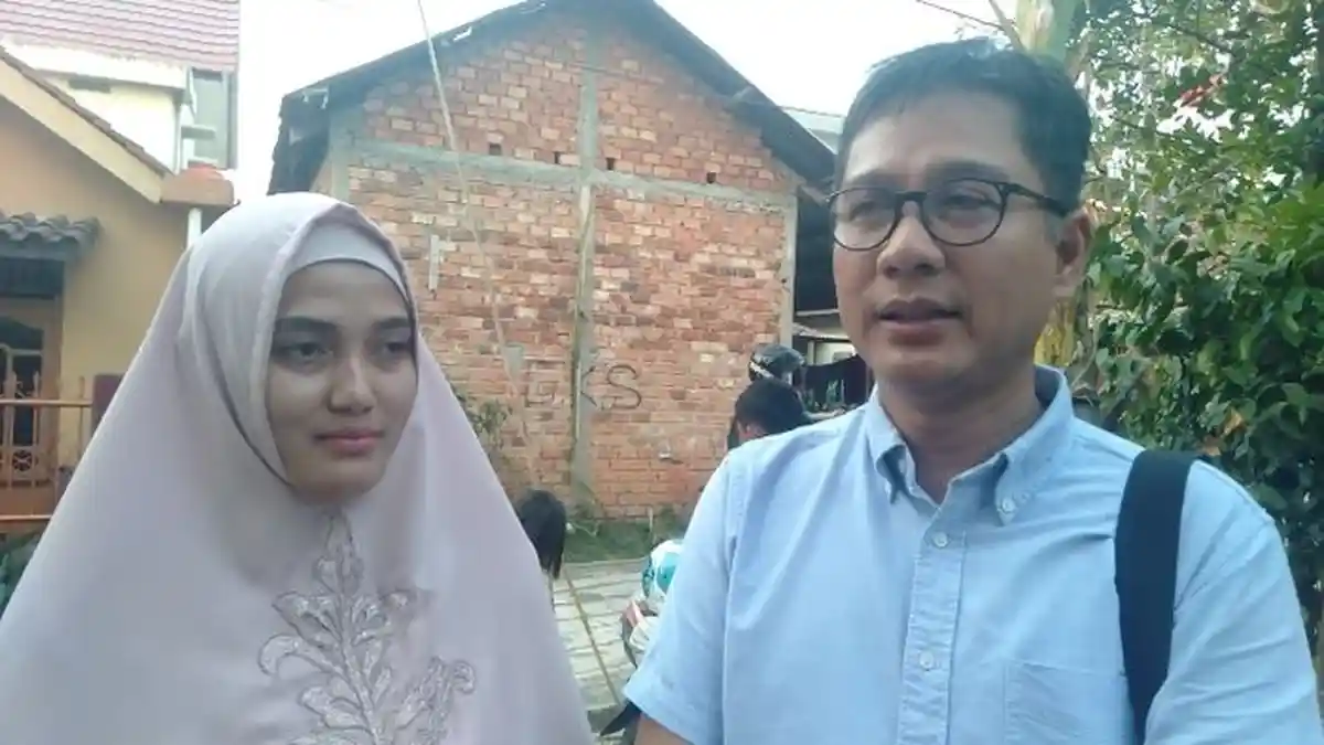 Tinggalkan Klinik Jemput Bola Obati Masyarakat - Pengabdian Pasutri Dokter Bedah Plastik