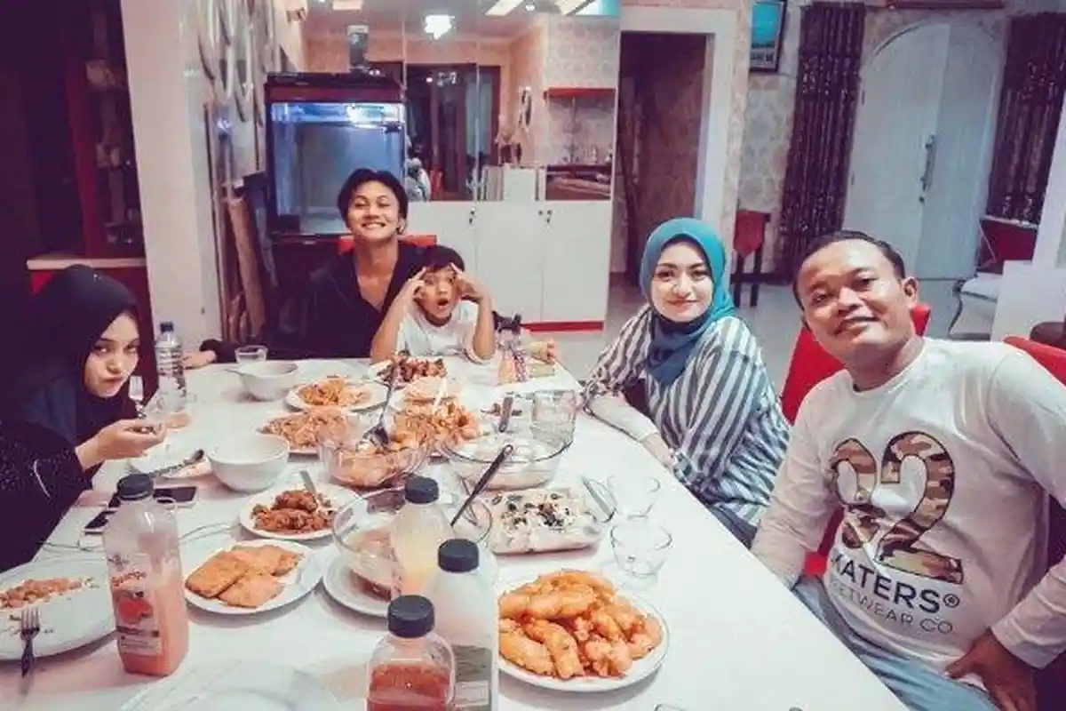 Nathalie Holscher Mengaku Serius Ingin Jadi Istri Sule, Mantan Kekasih yang Menghubunginya Ditolak