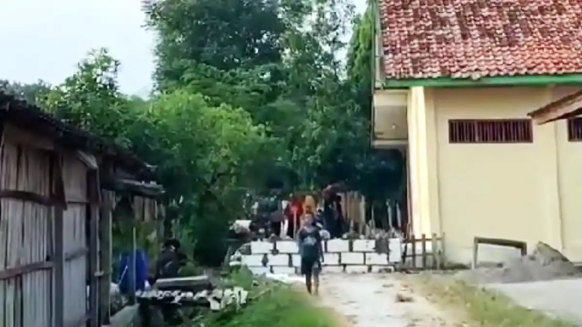 Viral Dua Kakek Lansia di Blora Saling Ejek Cacat Fisik Berujung Penutupan Akses Jalan Kampung