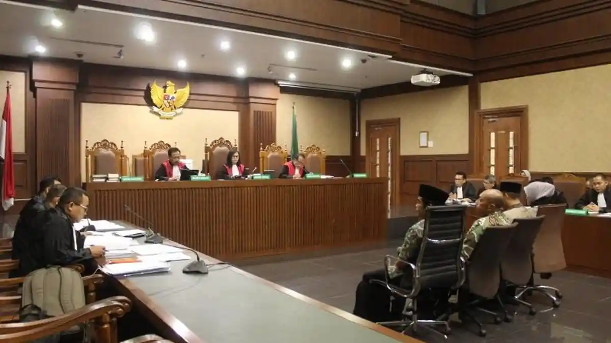 Uang Suap Untuk DPRD Lampung Tengah Dimasukkan Plastik Hitam dan Diikat Karet