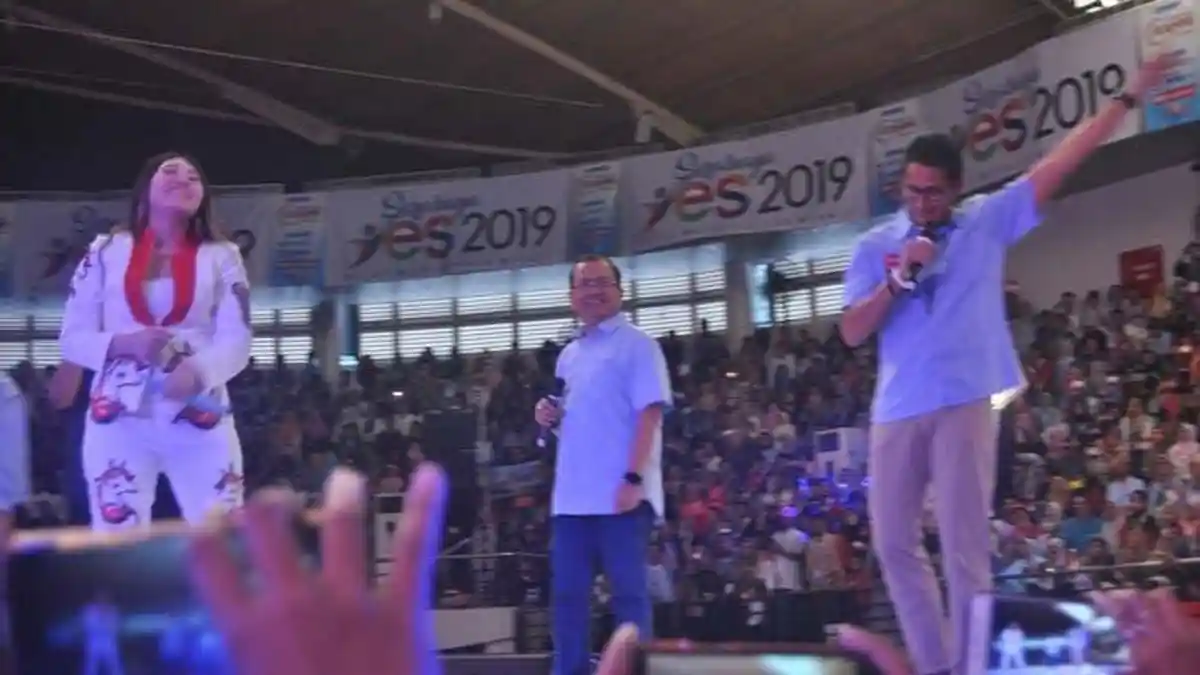 Hebohnya Sandiaga Uno dan Via Vallen saat Goyang Bersama di Surabaya YES 2019