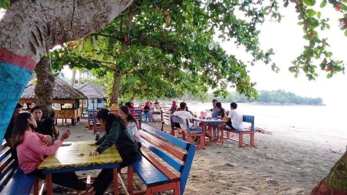 Pendapatan Pelaku UMKM Objek Wisata Pantai Batu Pinagut Turun Drastis