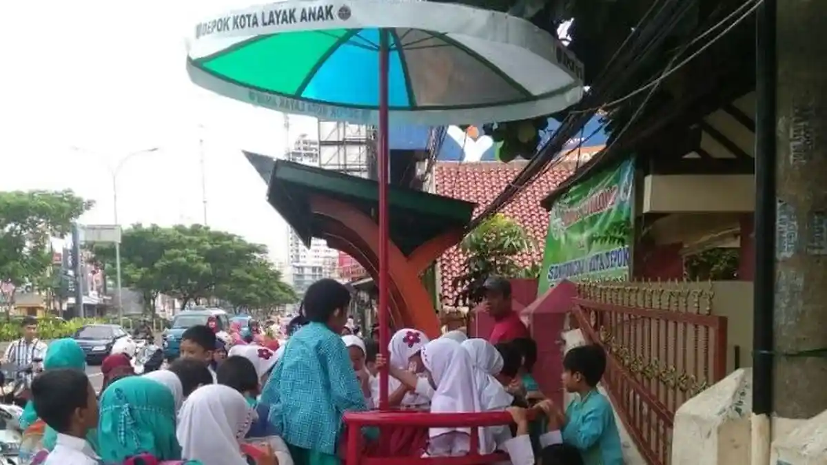 Dianggap Berbahaya, Orangtua Minta Permainan Mangkok Putar di Halte Ramah Anak Dicabut