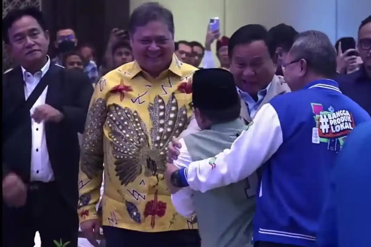 Peluk Erat Cak Imin Bersama Prabowo dan Airlangga, Zulkifli Hasan: Jangan Sampai Lepas Lagi