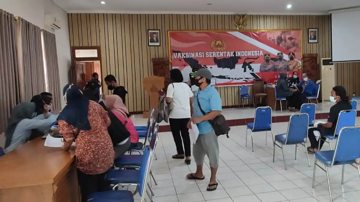 Ikut Vaksinasi Covid-19 di Polres Blora, Pulang Dapat Minyak Goreng Gratis, Sami: Alhamdulillah