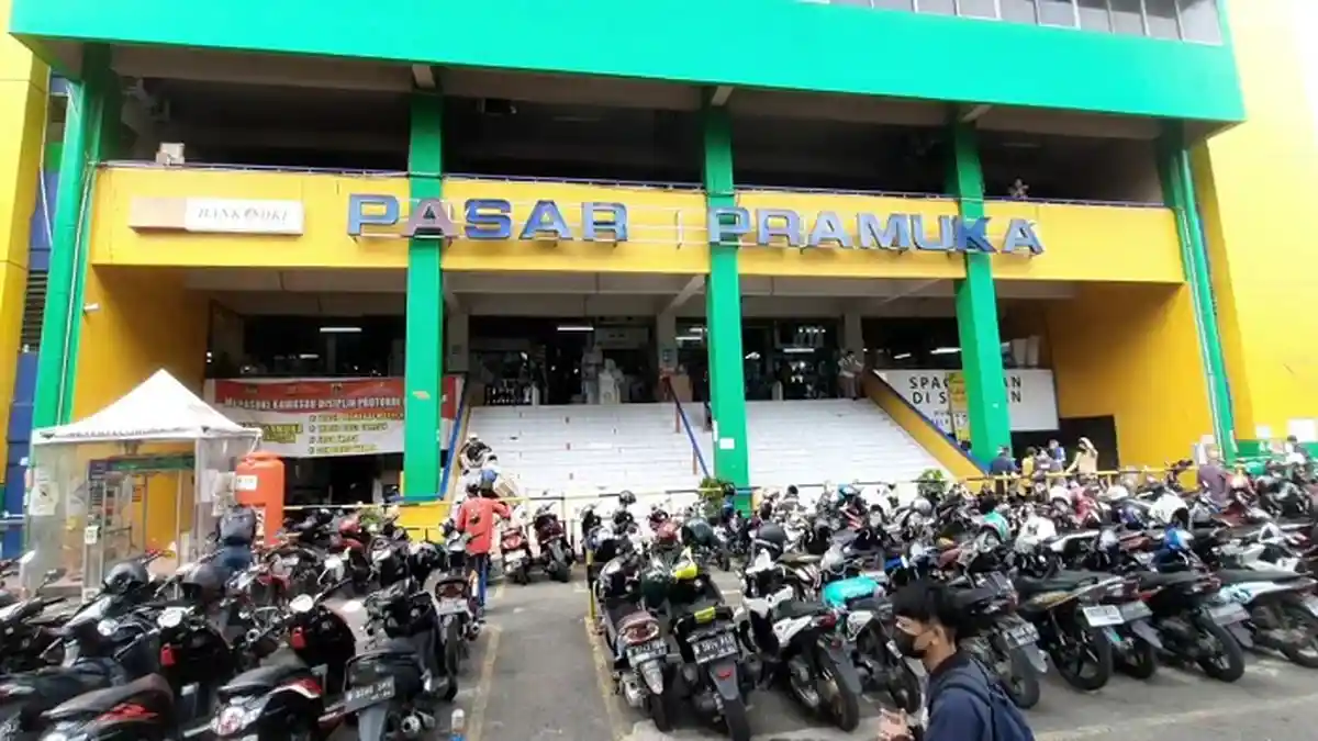 Stok Tabung Oksigen di Pasar Pramuka Masih Langka