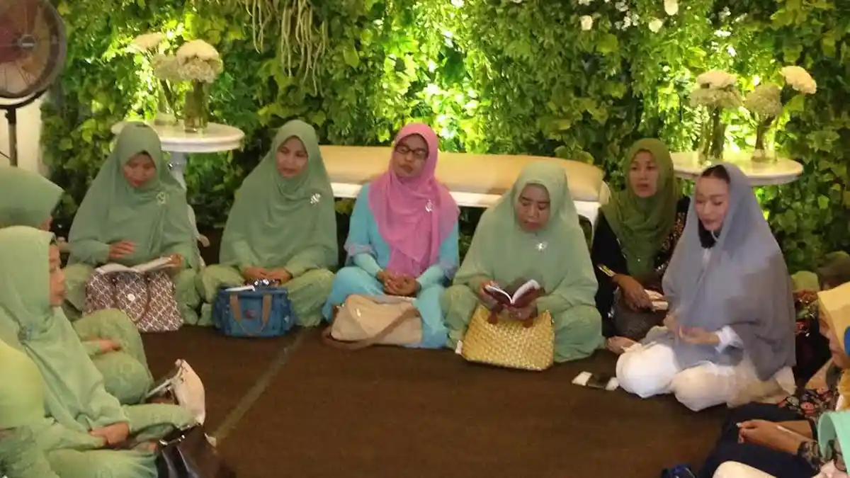 Gelar Pengajian Jelang Pernikahan, Ini yang Diucapkan Rinni Wulandari