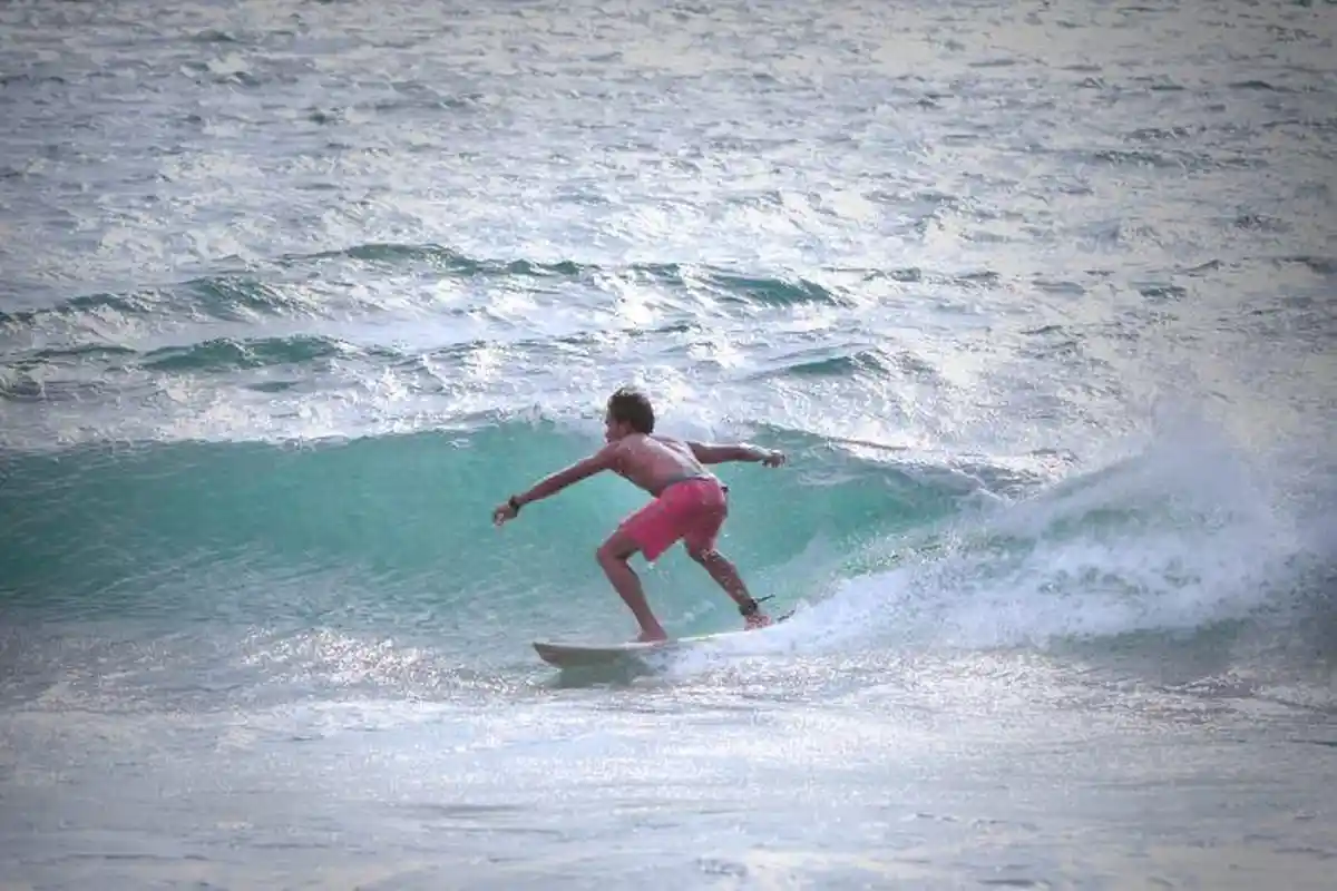 Peselancar Muhammad Rizky Sambut Baik Liga Selancar Dunia di Sekotong Tahun Depan