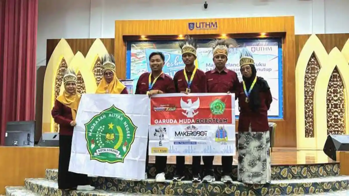2 Siswa MAN Kota Sorong Raih Emas di Makerobot Challenge Malaysia