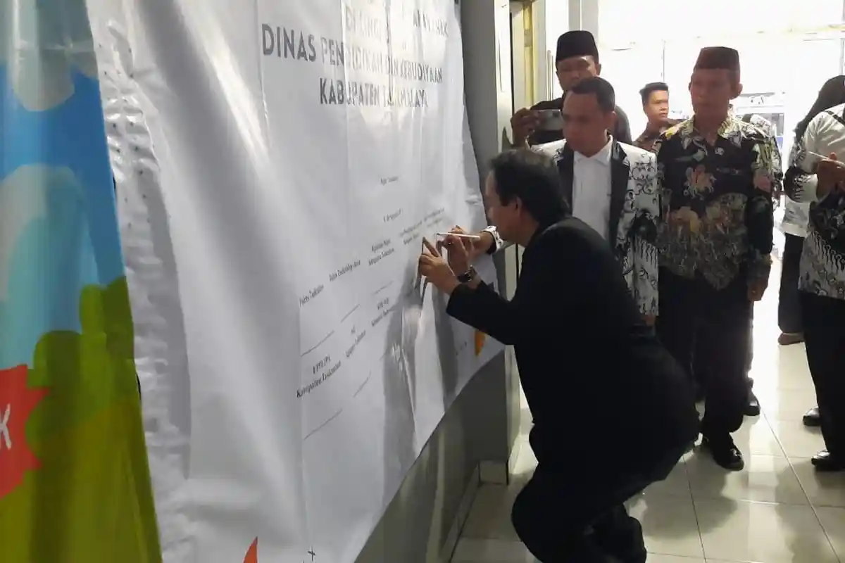 KPAID Kabupaten Tasikmalaya dan PGRI Deklarasi Sekolah Ramah Anak