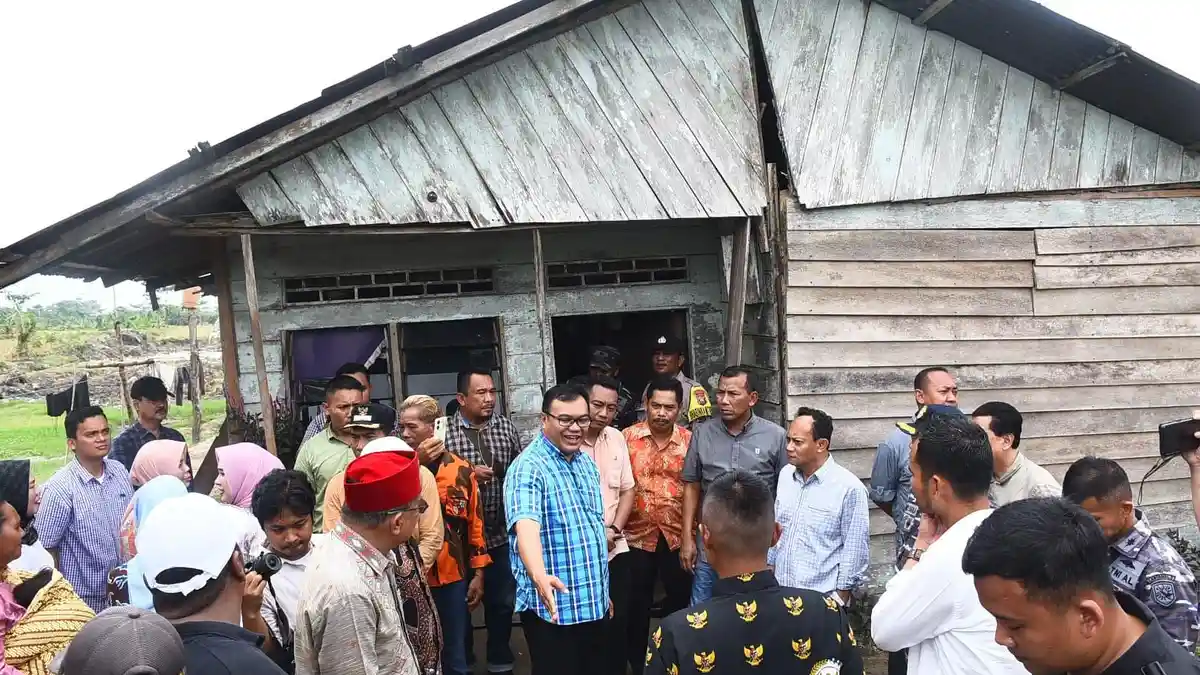 Berjemur di Hamparanperak, Bupati dan Wabup Deliserdang Petakan Jalan & Akan Perbaiki Irigasi