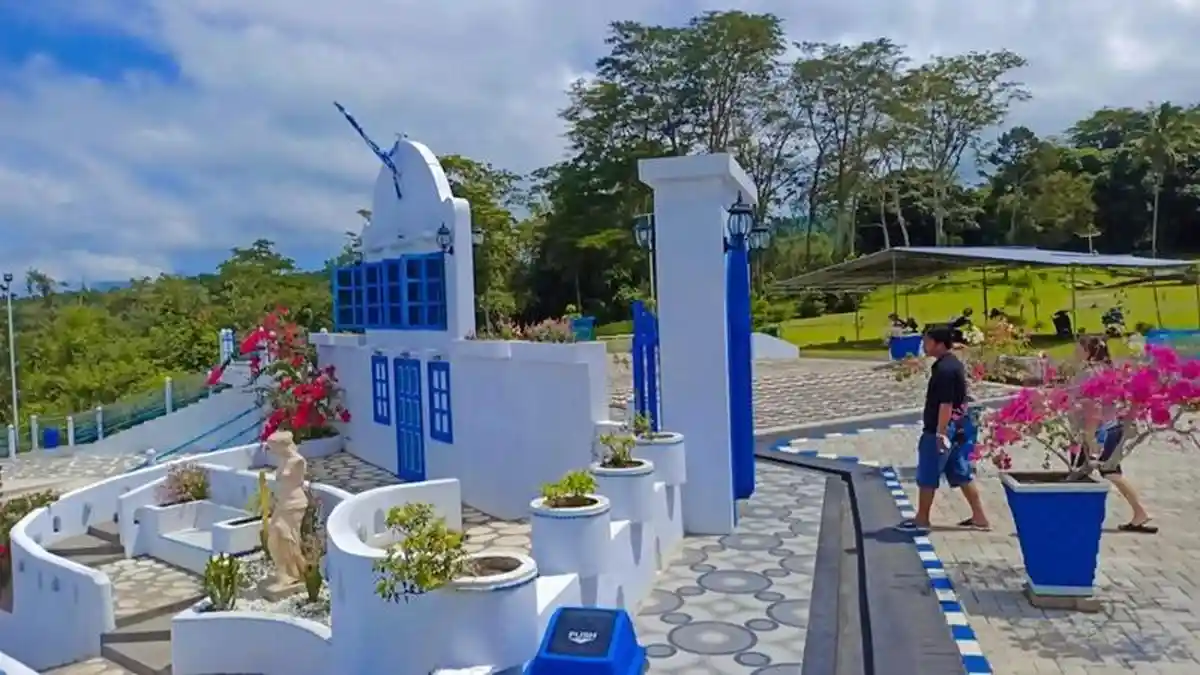 Astound Hill, Tempat Wisata dengan Pemandangan Danau Tondano Minahasa ...