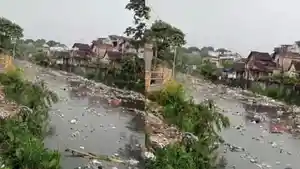 Dipenuhi-Sampah-Saat-Banjir-Sungai-Winongo-Jadi-Sorotan-Warganet.jpg