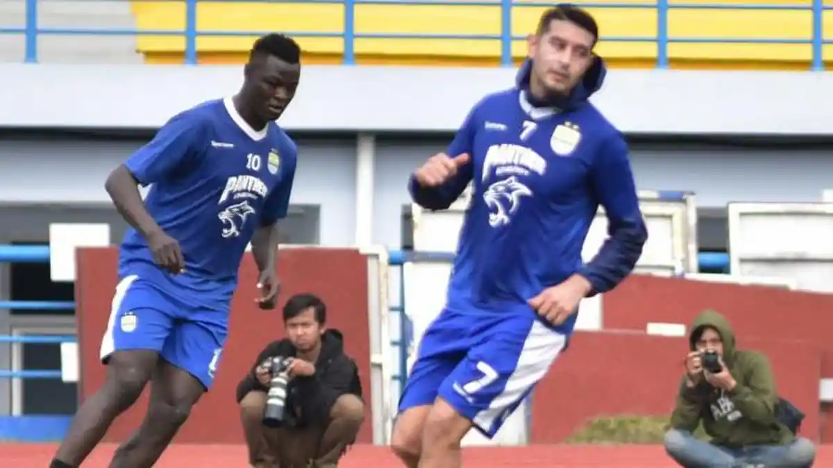 Hal yang Dirasakan Ezechiel Ndouassel dan Esteban Vizcarra Usai Jalani Latihan Perdana di Persib