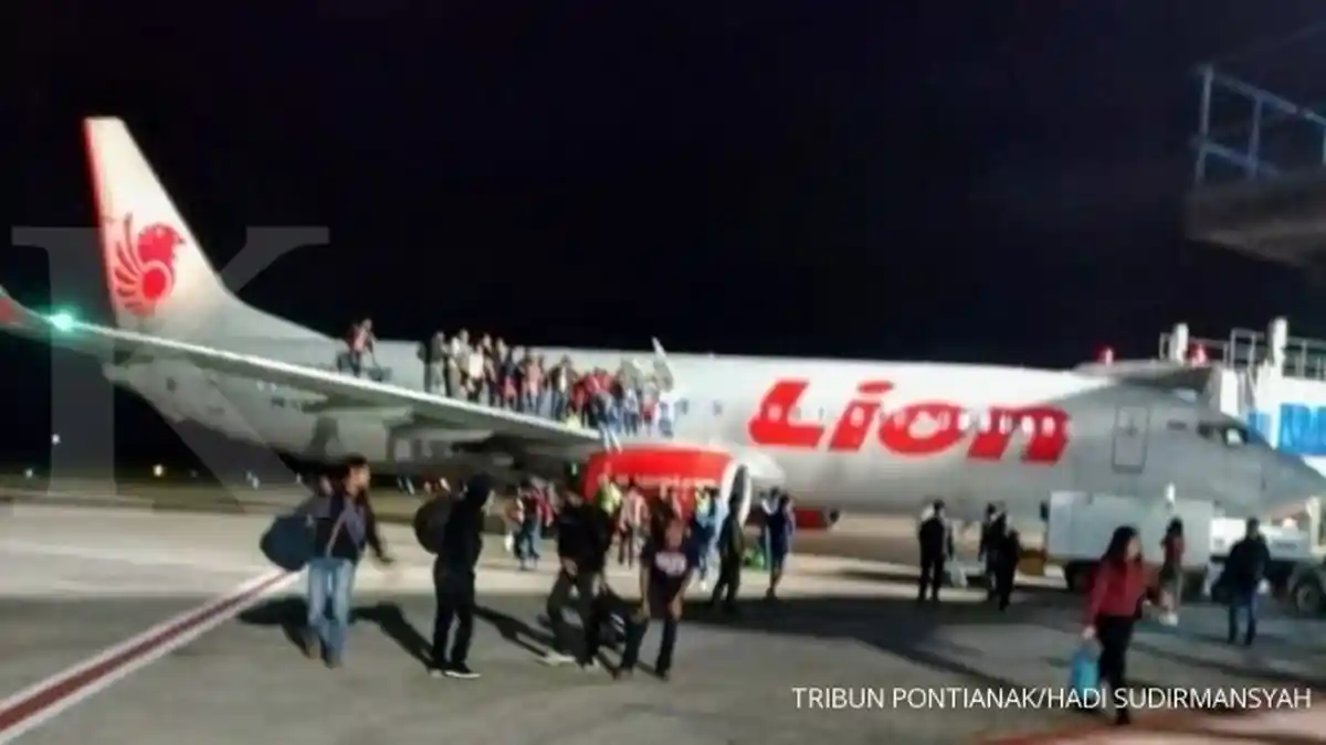 Ada yang Teriakkan Bom, Penumpang Lion Air JT 687 Panik. Pintu Darurat Dibuka