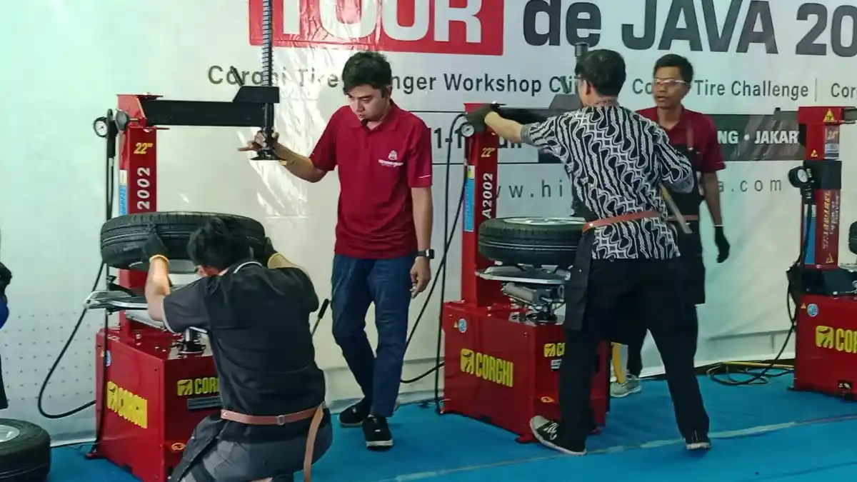 Tour De Java, Cara HPC Gaungkan Keselamatan Berkendara dengan Alat Bongkar Pasang Ban Standar MotoGP