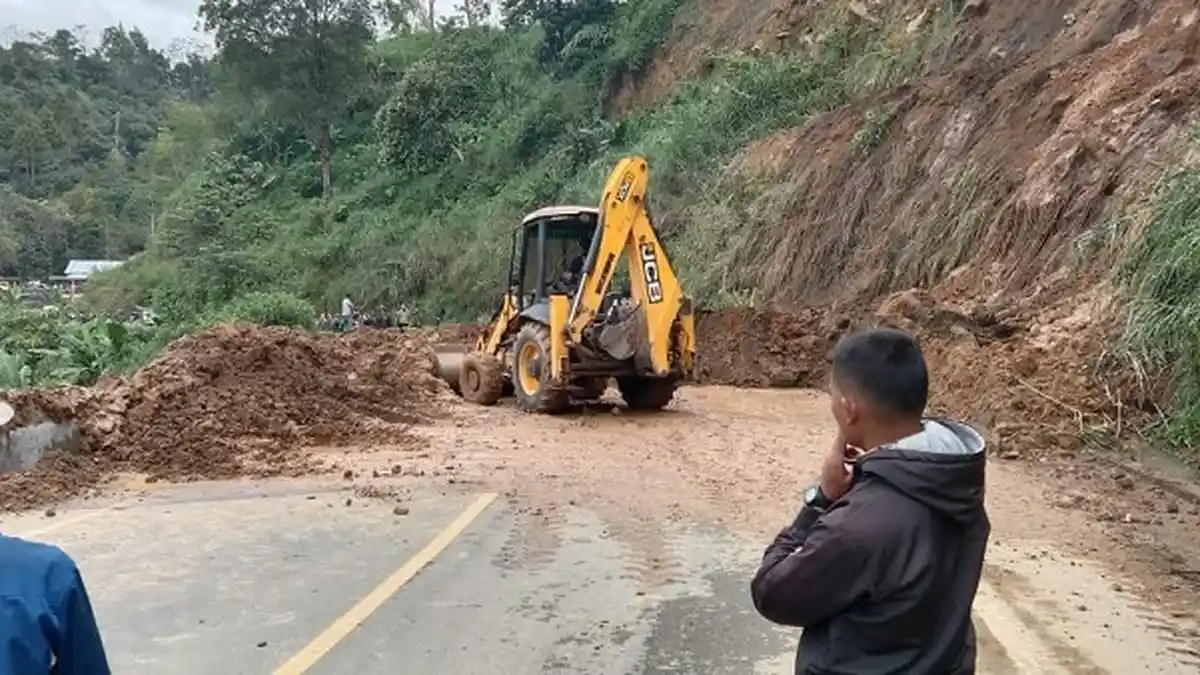 Tertimbun Longsor, Ruas Jalan Nasional Bireuen-Takengon Terputus Selama Lima Jam