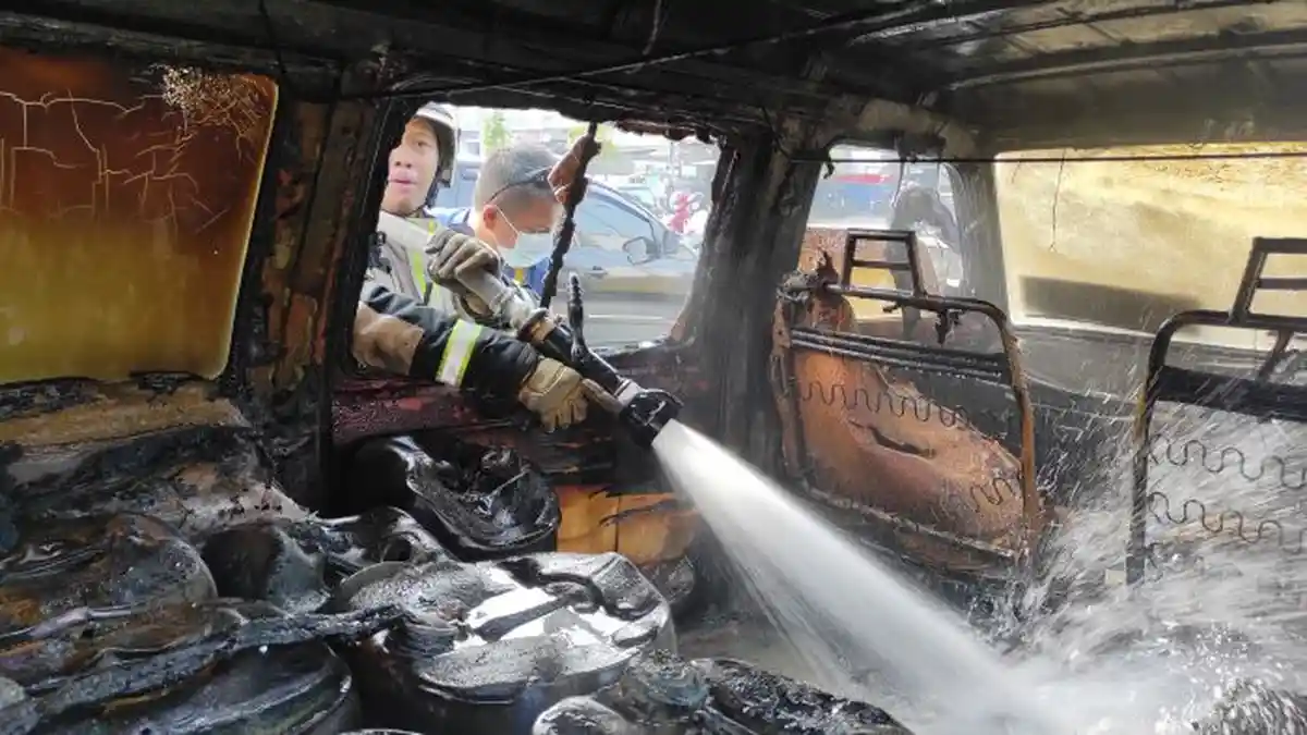 Beli Pertalite Harga Khusus, Mobil Terbakar di Bandar Lampung Bawa Banyak Jeriken