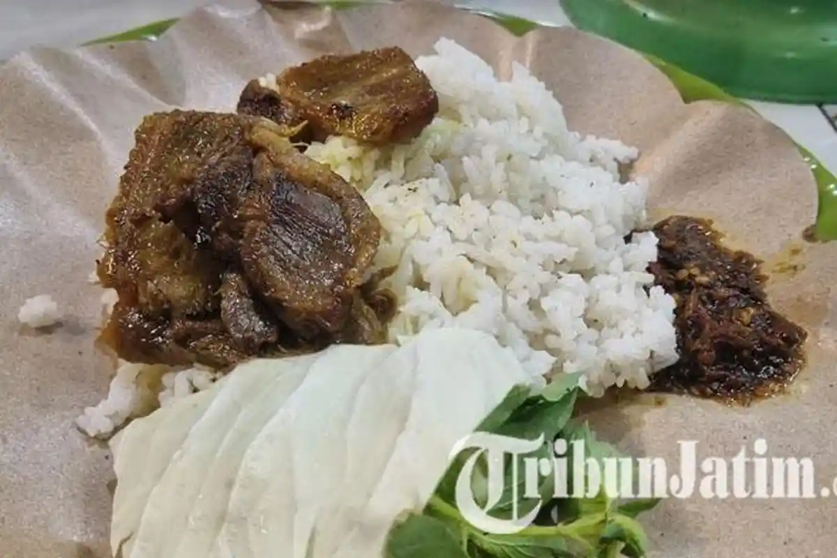 Bebek Cak Selem Jadi Rekomendasi Kuliner Malam di Gresik, Menu Bebek Lepas Tulang Terfavorit