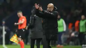 Pelatih-Manchester-City-Pep-Guardiola-di-tengah-pertandingan-UEFA-Champions-League.jpg
