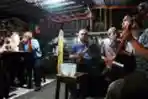 Kedai Disto Pengunjungnya Musisi Indonesia