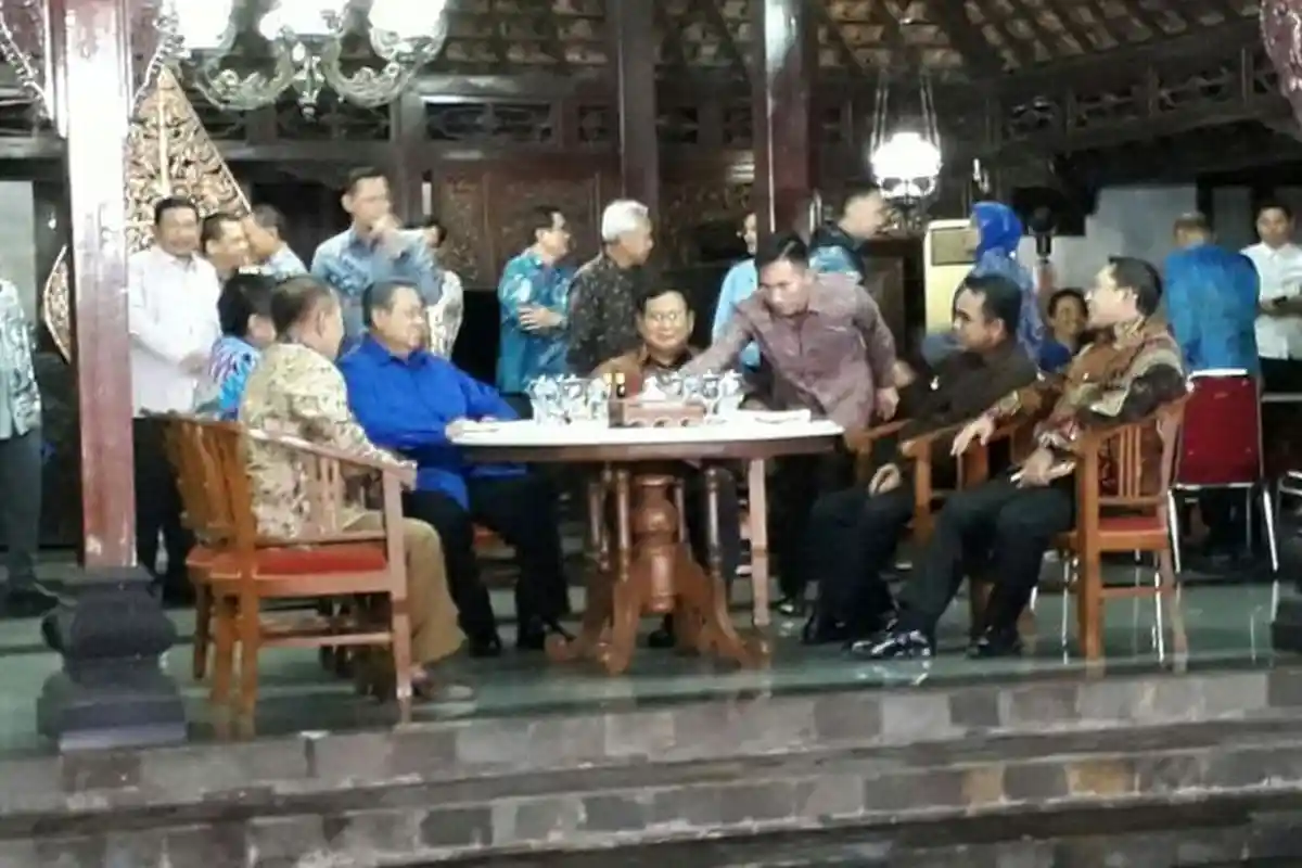 Hinca Panjaitan: SBY Sambut Prabowo dengan Sajian Nasi Goreng