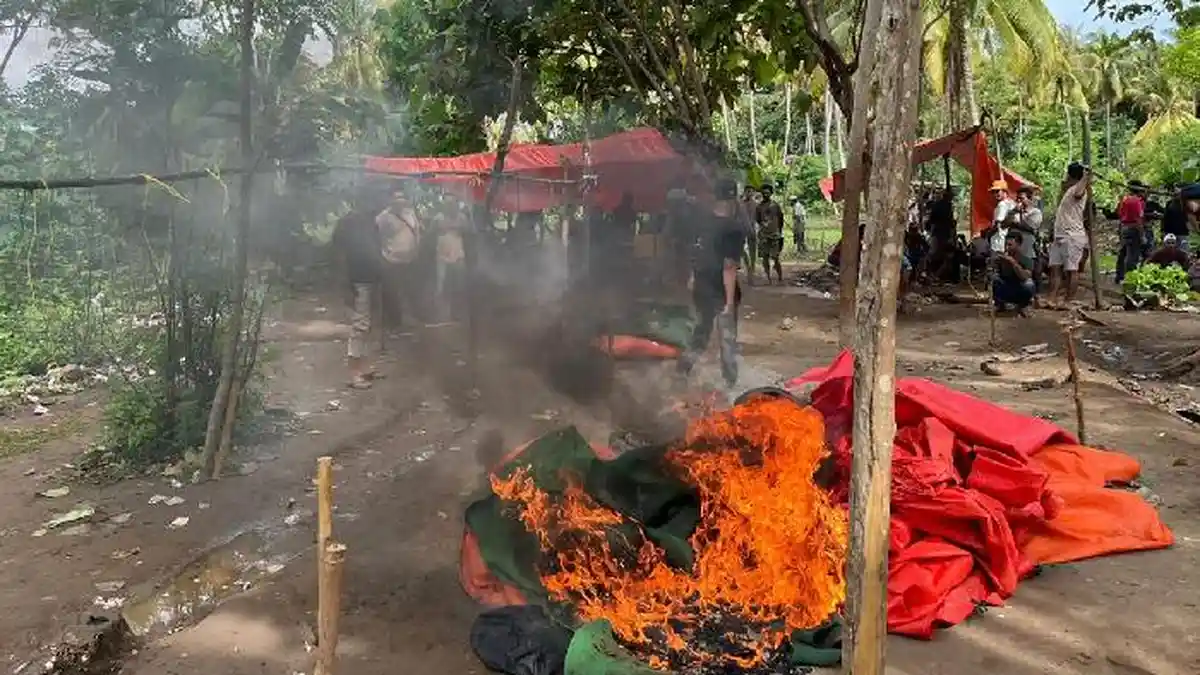 Polsek Sape Grebek Judi Sabung Ayam, Peralatan Judi Dibakar