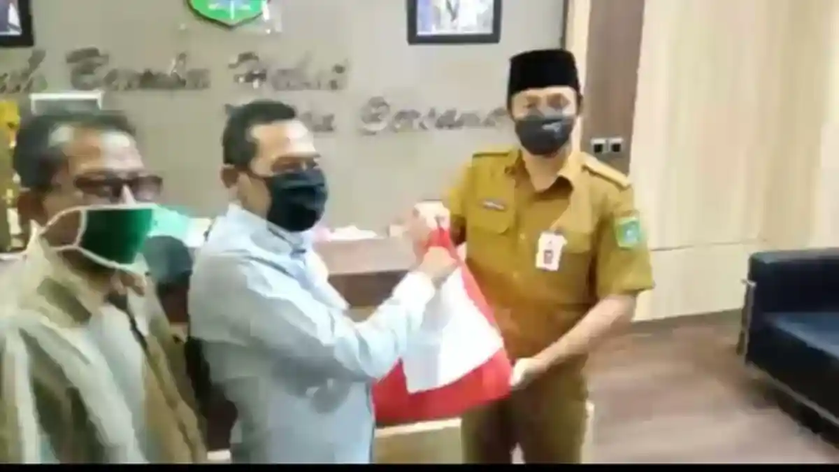 Beri Bantuan Sembako, Ini Pesan Sekda Tanbu Rooswandi ke Insan Pers