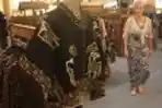 Pasar Tiban Batik Rancangan Anne Avantie