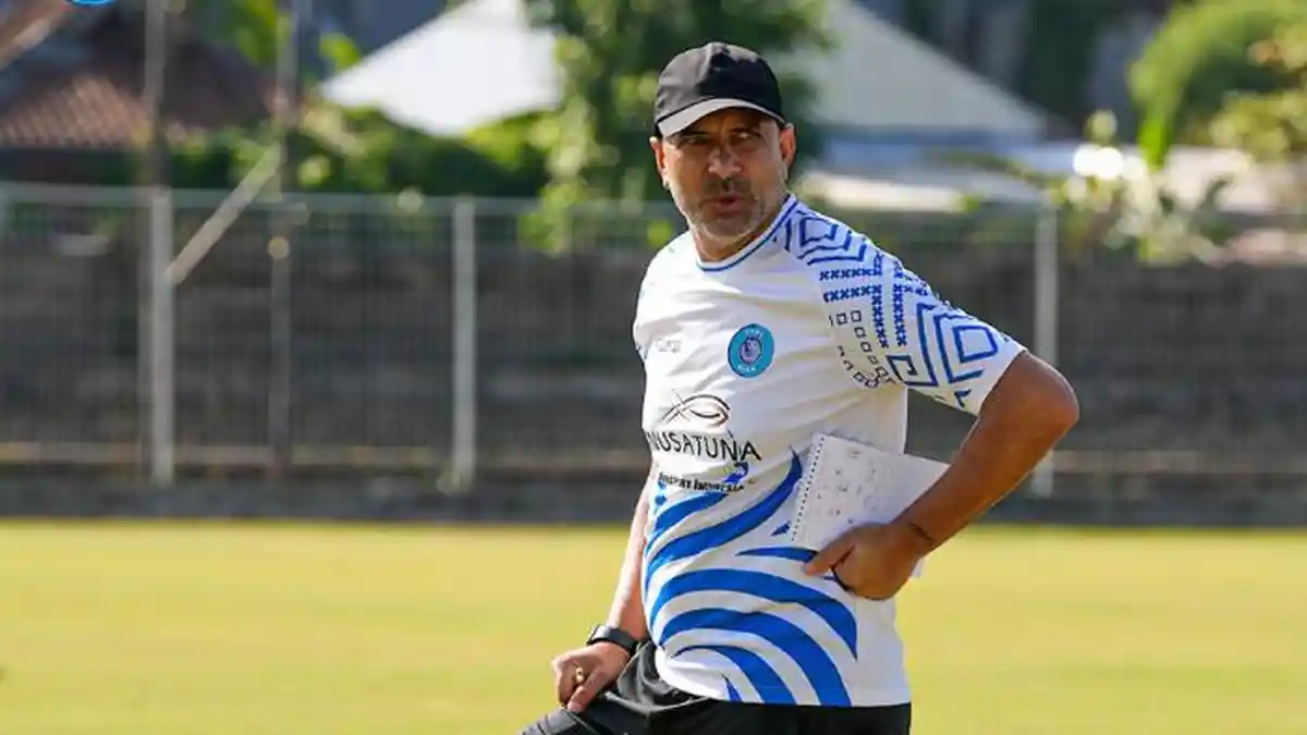 Nasib Mirip Luis Milla di Persib, Juan Esnaider Jadi Pelatih Pertama yang Out dari Klubnya di Liga 1