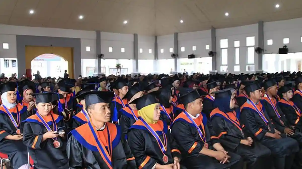 152 Mahasiswa STKIP Melawi Ikuti Wisuda Program Sarjana Angkatan ke-VI