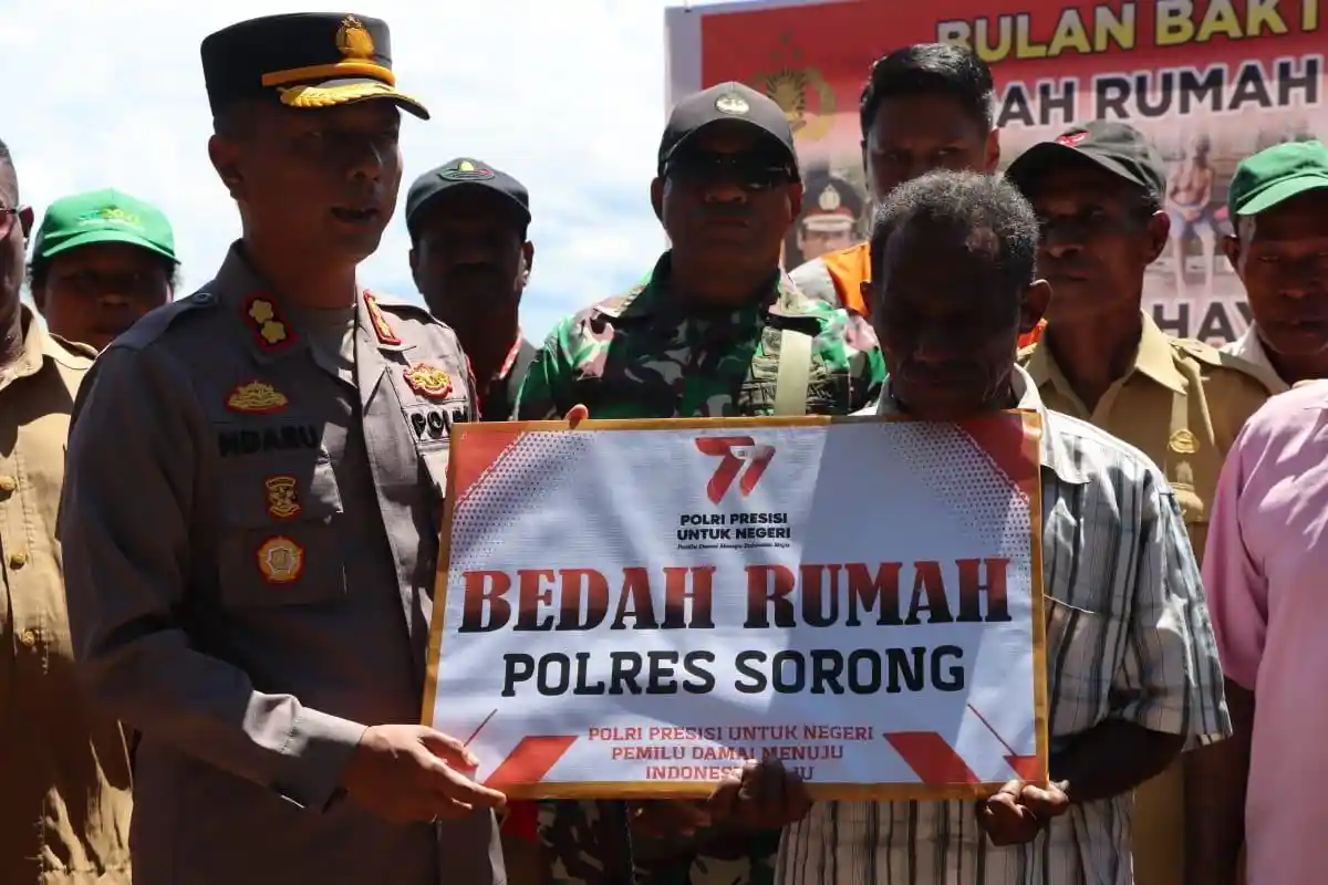 Peringati HUT Ke-77 Bhayangkara, Polres Sorong Resmikan Hasil Program Bedah Rumah Pak Samja Aresi