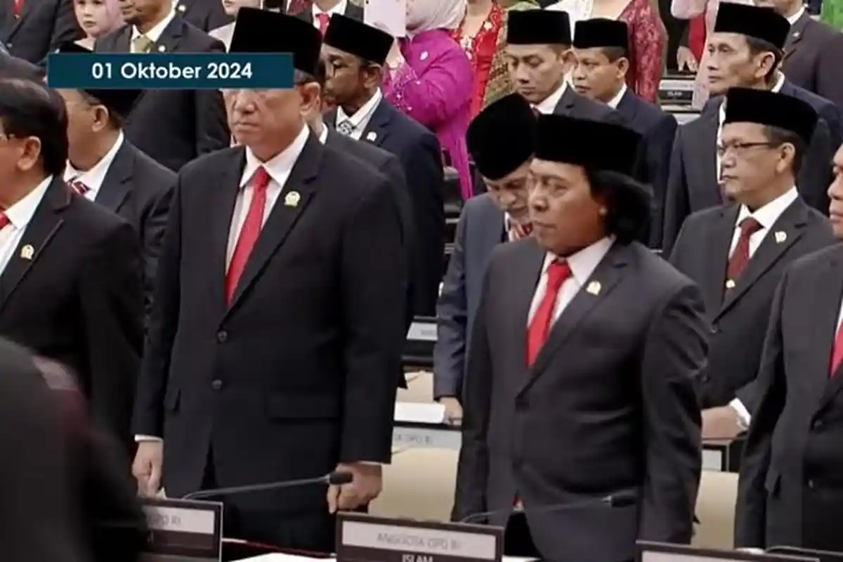 Dilantik Jadi Anggota DPD, Komeng: Jangan Dorong, Emang Gue Mobil Mogok?