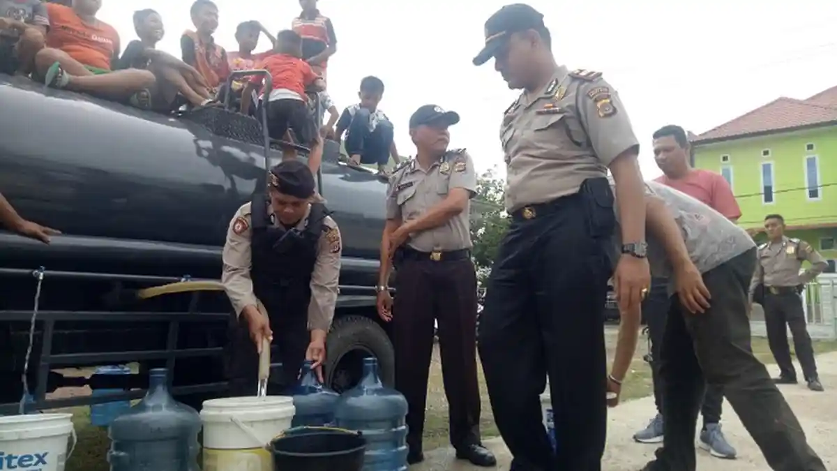 Polresta Banda Aceh Kerahkan Kendaraan Water Cannon ke Darul Imarah, Ternyata Ini Yang Dilakukan