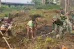 Satgas Yonif 143/TWEJ Ajak Berkebun Masyarakat Papua