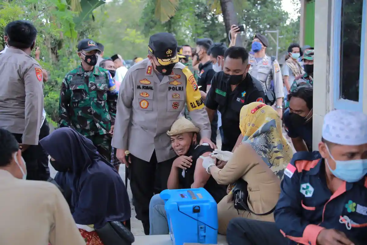 NTB Dapat 200 Ribu Dosis Vaksin Tambahan, Kapolda Genjot Semangat Tim Vaksinator
