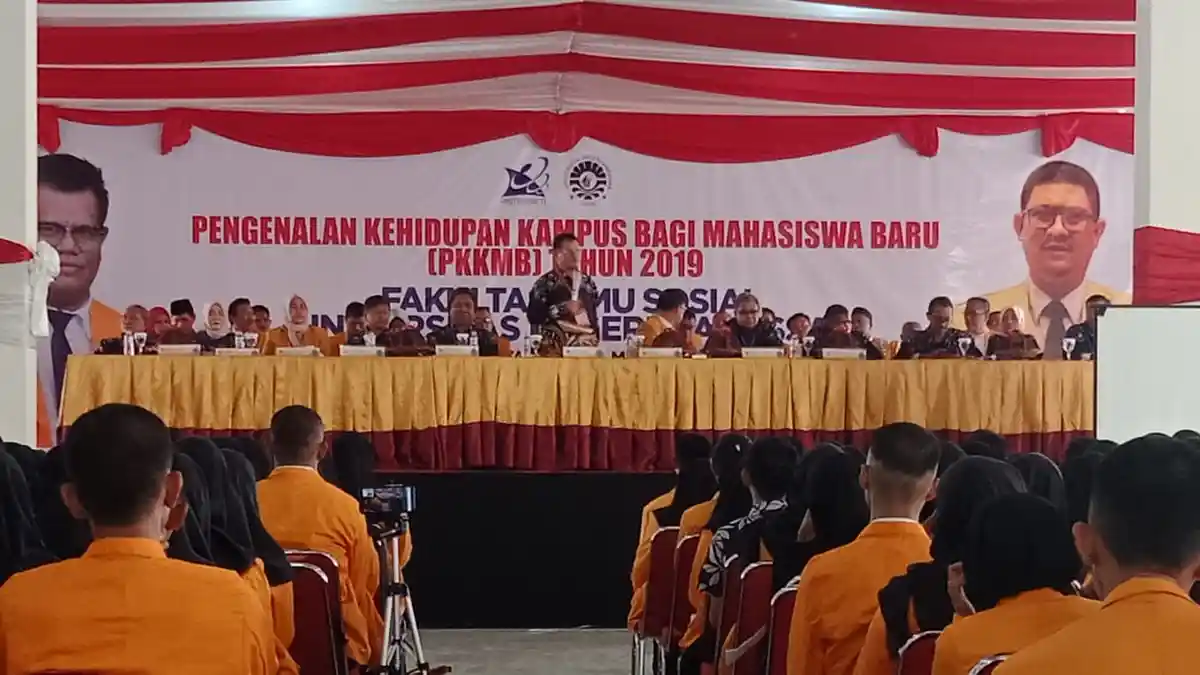 Hari Kedua Prosesi PMB 2019, Rektor UNM Husain Syam Datangi Maba di 9 Fakultas dan Berikan Hal Ini? - rektor-unm-prof-husain-syam-memantau-proses-penerimaan-di-fakultas.jpg