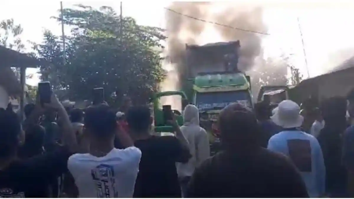 Sound System Terbakar saat Karnaval di Jember, Rusak Disiram Air dan Pasir, Rugi Ratusan Juta