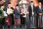 20251023-_-Kendal-Terima-Penghargaan-Pesantren-Award-2025.jpg