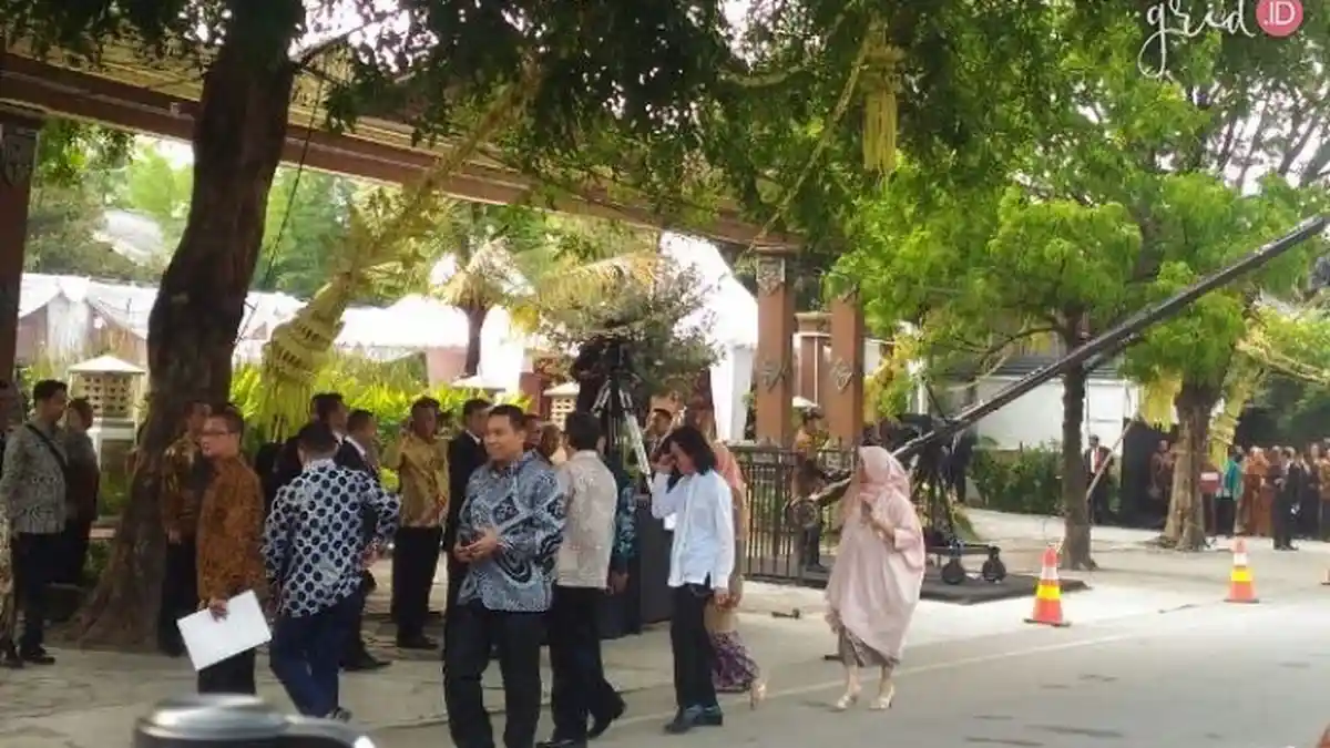Gitaris Slank Hadir di Pernikahan Putri Jokowi, Warga Solo Riuh Menyambutnya