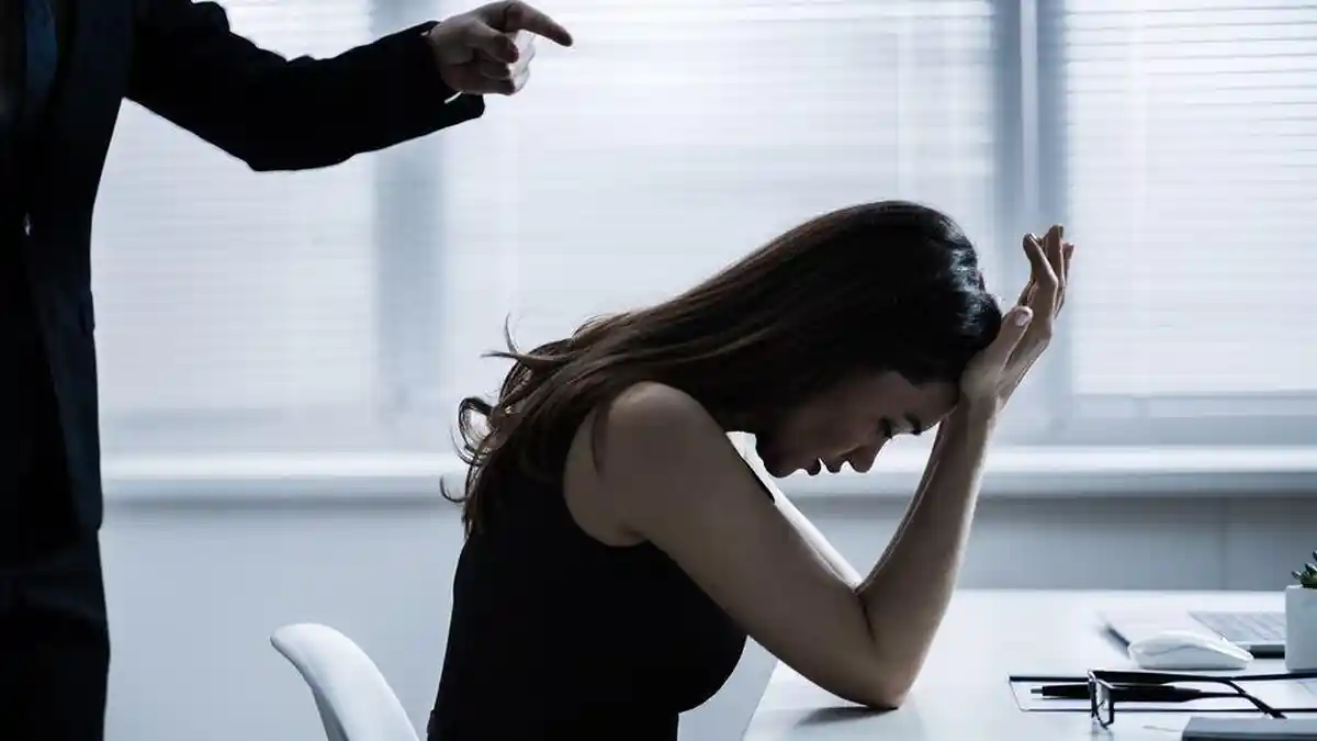 Sukses tapi Tak Senang, Ini 3 Tantangan People Pleaser di Lingkungan Kerja