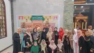 Pengusaha-Muda-Andi-Ilham-saat-foto-bersama-uyyy.jpg