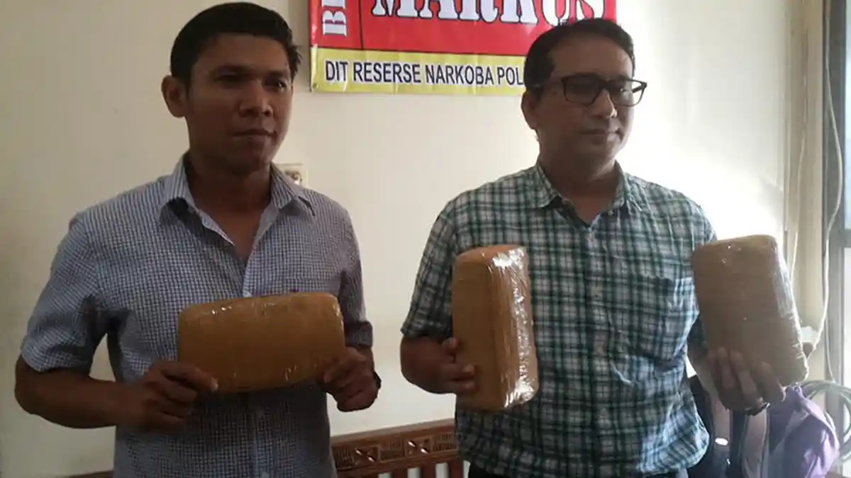 Polisi Tembak Kurir Pembawa 11 Kilogram Ganja dari Aceh