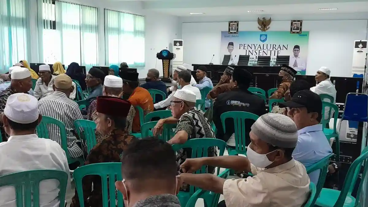 Imam, Pengasuh TPQ dan Pimpinan Ibadah di Ternate Terima Insentif