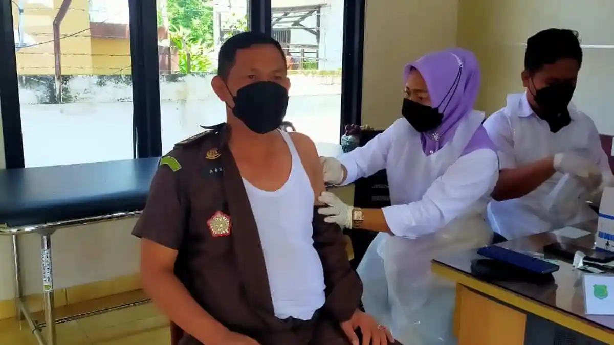 Usai Divaksin Tahap Pertama, Kepala Kejari Muba: Efeknya Mengantuk dan Lapar
