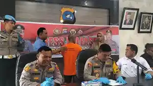 Kapolres-Pariaman-melakukan-jumpa-pers-bapaku-sodomi.jpg