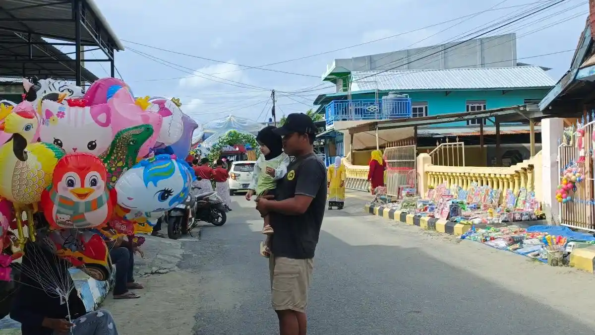 Bojes dan Lia Pasangan Viral di Majene Akan Langsungkan Pernikahan Hari Ini, Pedagang Berdatangan