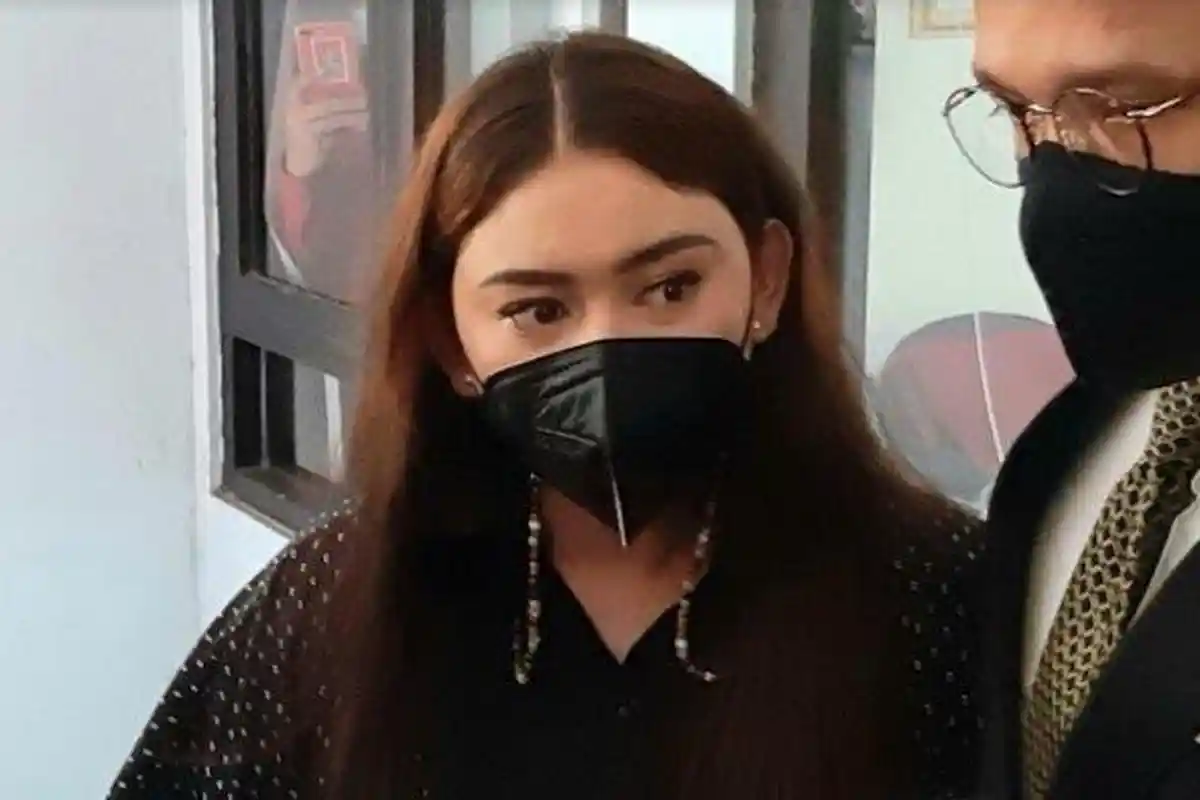 Dennis Lyla Berkelit saat Mediasi, Thalita Latief Emosi: Ngaku tapi Gak Ikhlas, Jangan Main-main!