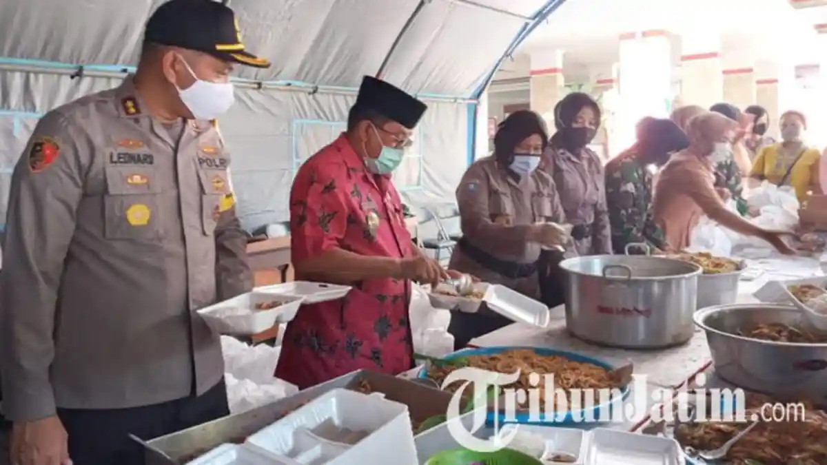 Ratusan Paket Sembako dan Ribuan Nasi Bungkus Siap Dibagikan pada Warga Terdampak Covid-19 di Blitar
