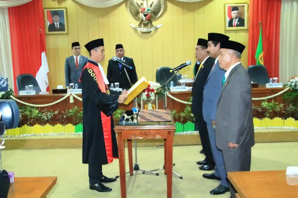 Pimpinan Definitif DPRD Kota Banjarbaru Resmi Dilantik